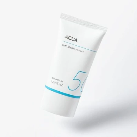 Víz- és izzadságálló formulájú, nagyon könnyed állagú géles fényvédő krém, mely az UV-védelem mellett intenzív hidratáltságot, nyugtató és hűsítő érzést nyújt.